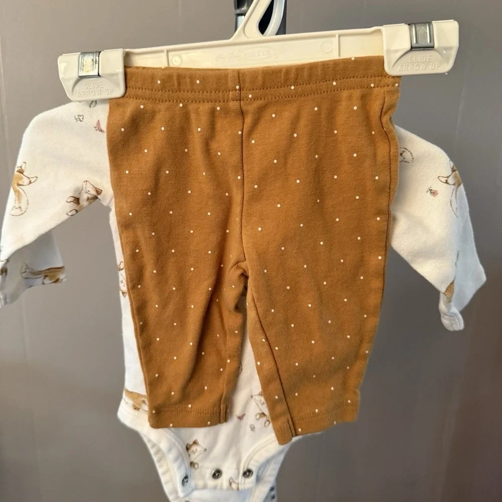 Carter's 3M bundle of 4 outfits/11 pieces. Tops, pants, and‎ 3 jackets